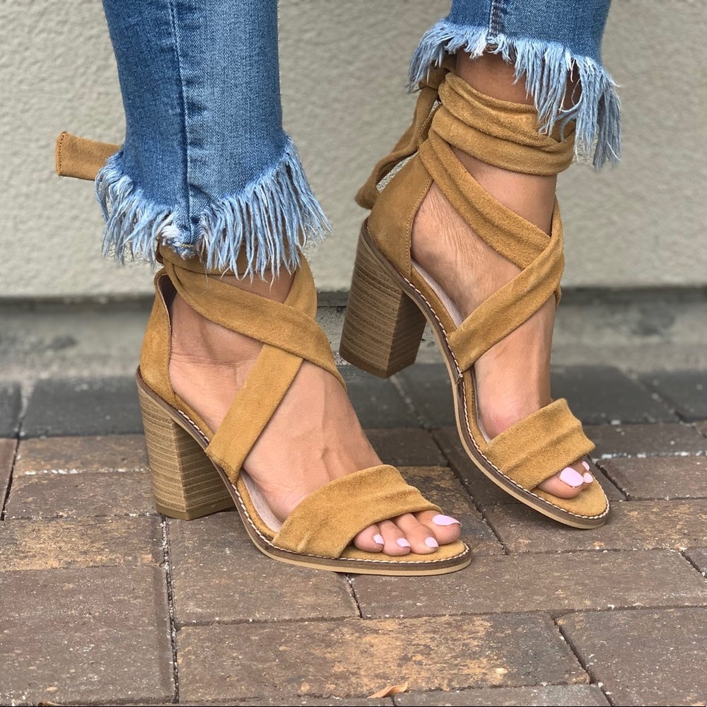 Bombay Genuine Ankle Wrap Ties Block Heel Sandal - Picture 7 of 8